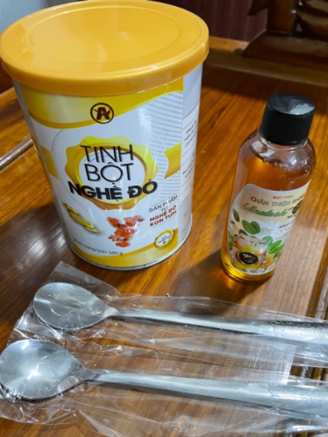 Bao bì đóng gói của sp rất yên tâm. Mình pha uống tinh bột nghệ này buổi sáng với mật ong thấy bao tử êm hẳn và đỡ đau. Còn được tặng thêm lọ mật ong nhỏ và 2 cái thìa nữa, shop dễ thương thiệt Bao bì đóng gói của sp rất yên tâm. Mình pha uống tinh bột nghệ này buổi sáng với mật ong thấy bao tử êm hẳn và đỡ đau. Còn được tặng thêm lọ mật ong nhỏ và 2 cái thìa nữa, shop dễ thương thiệt