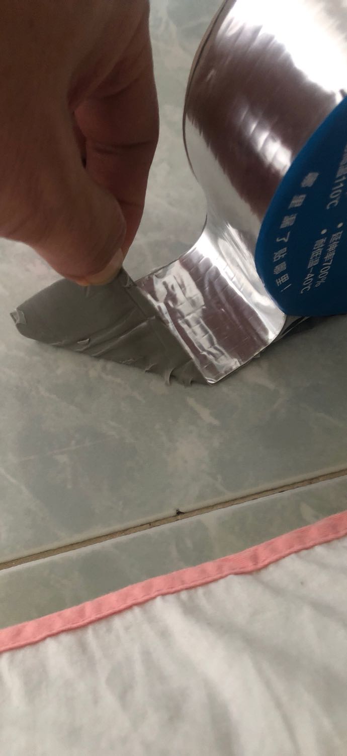 Bằng Keo siêu  dính  mà không hề dính một chút nào ,  rất  chán ,  yêu cầu Kitty trả lại tiền  hoặc đổi  keo siêu dính thật