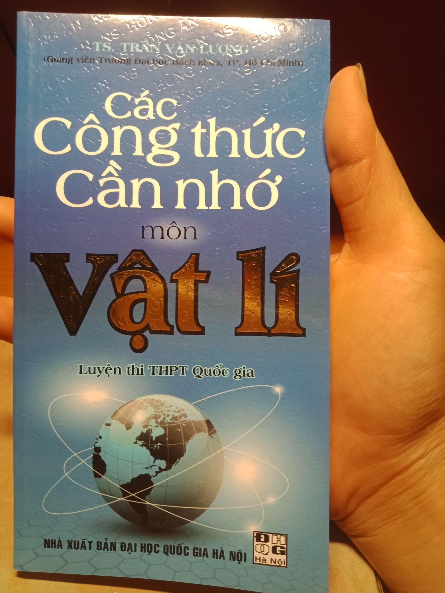 Sách xịn lắm ạ, chất lượng nữa ạ. Mọi người nên mua nhé.