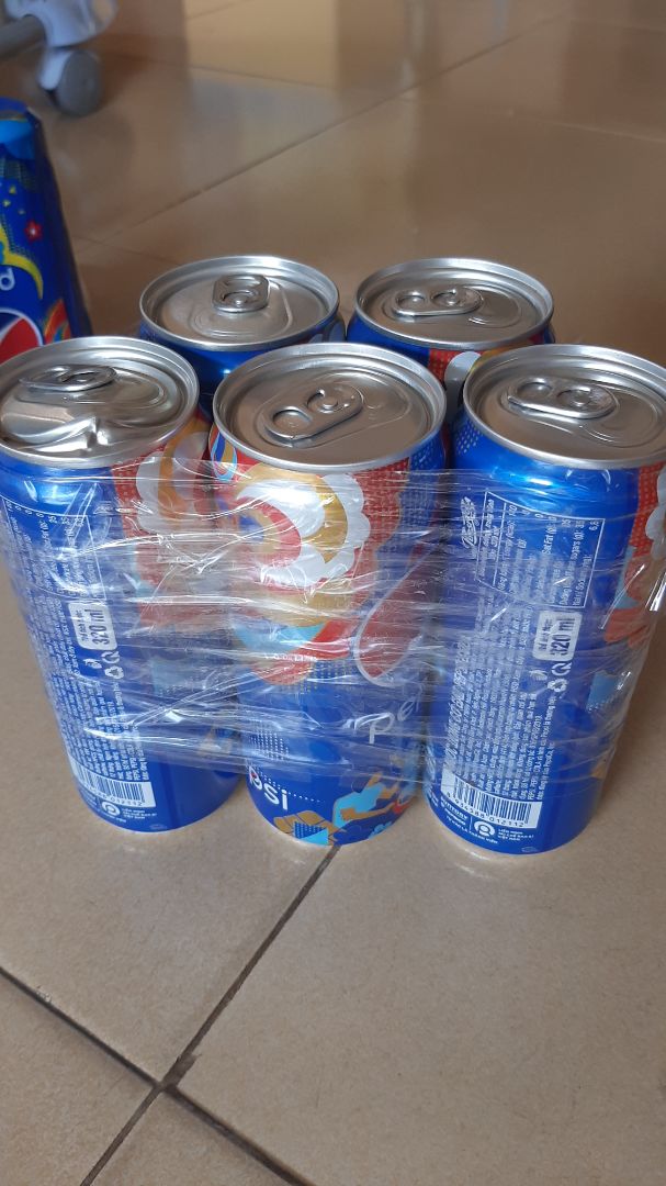 nhân viên kho tiki hcm làm ăn rất ***. thùng hàng bị bể vỡ, ướt thùng, thiếu *** (1 lốc có 5 ***, quấn băng trong xung quanh, có *** móp méo, các lốc khác đều bị ướt, nước thấm để lâu gây gỉ set vàng vỏ ***, vỏ thùng dán băng keo tùm lum, các lốc nước ngọt xếp ngược xuôi lung tung, mà vẫn cố tình gửi giao cho khách, giống như lụm nhặt lại các hàng bể vỡ chắp vá vô thành thùng khác để giao khách. thùng giấy pepsi ướt mềm. vết màng ni***g bọc và băng keo tiki now vẫn còn nguyên xi, chứng tỏ thùng này đã bị lỗi từ trong kho chứ ko phải do bên vận chuyển, shipper làm vỡ hàng, lấy hàng. 
2 thùng quấn chung nên 2 vỏ thùng đều bị ướt, các lớp giấy ở vỏ thùng nhăn nheo tách thành nhiều lớp, bốc mùi chua hôi, 2 vỏ thùng *** rách rưới. Hàng như vậy mà nhân viên kho cũng đóng hàng gửi khách được. Mong tiki làm việc lại với nhân viên. Mình rất bực mình.