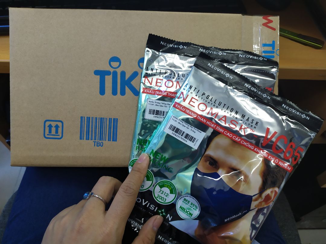 tikinow giao nhanh cấp kỳ luôn, khẩu trang hơi to, cột rút lại thun mới đeo vừa. chưa chạy ra ngoài chưa biết rõ lợi hại ra sao ???