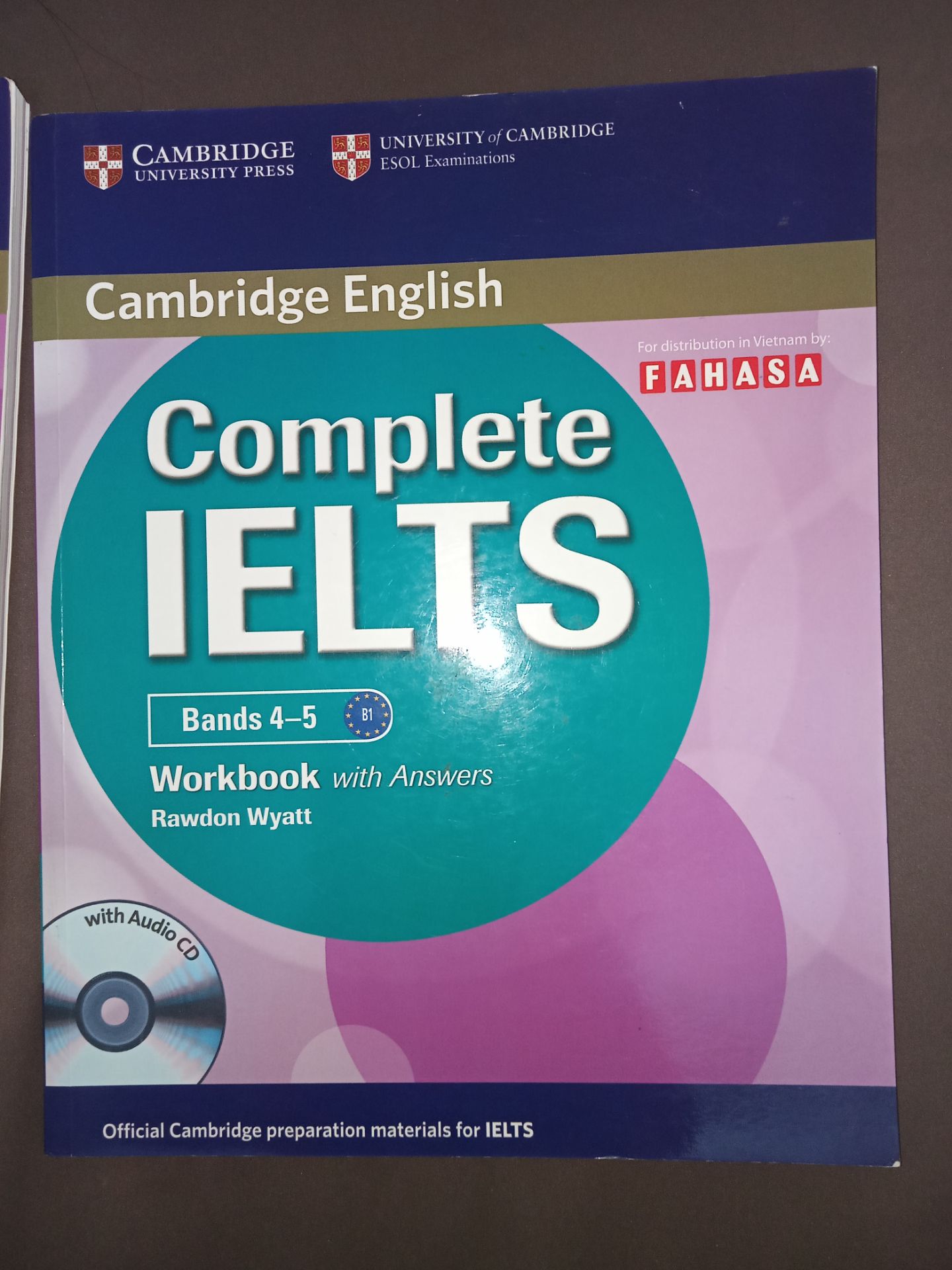 Do không còn nhu cầu học nữa, mình pass lại 2 quyển COMPLETE IELTS Bands 4 - 5 #Studen't book và #Workbook 
SDT ***
(sách màu chính hãng, có kèm CD)
Mua 270.000 mình pass lại 180.000 
Địa chỉ: Nhân Mĩ, Mỹ Đình 1, Hà Nội.
Bạn nào qua lấy có fix