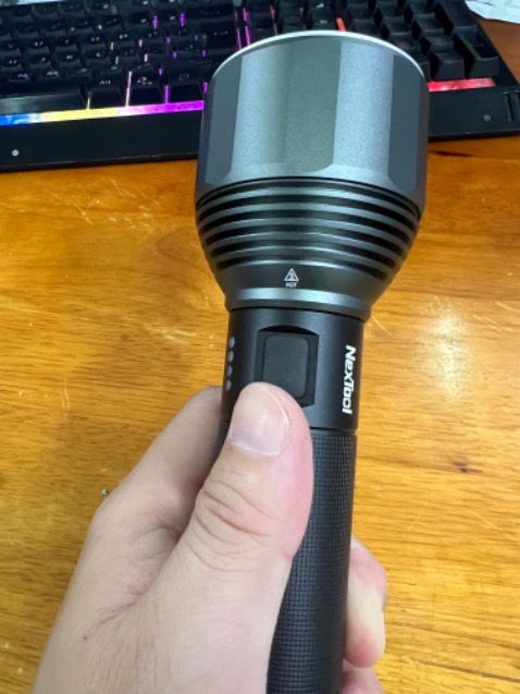 Đóng gói cẩn thận, sản phẩm hoàn thiện chất lượng, đèn chiếu sáng cao