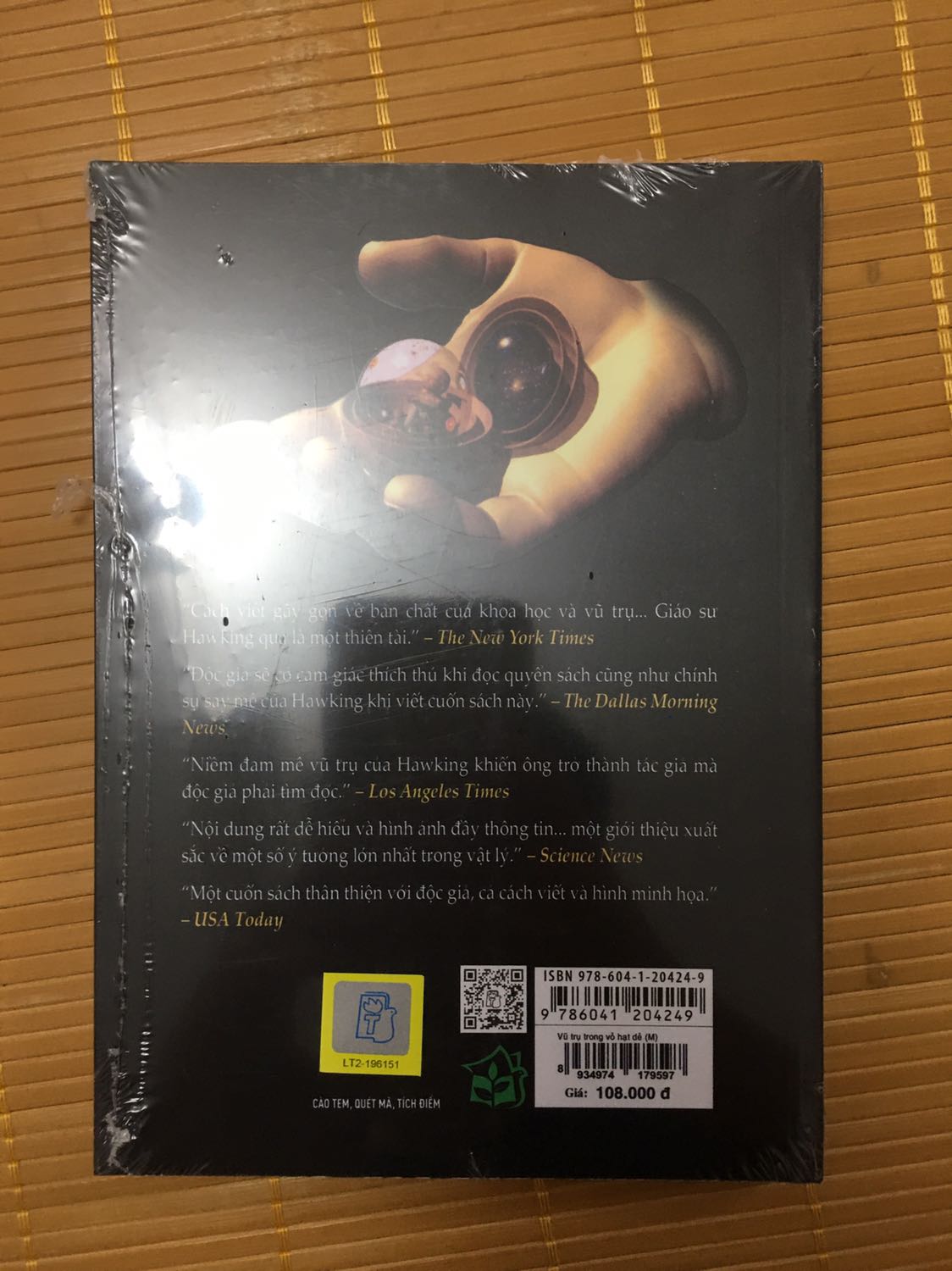 Sách giao nhanh, nguyên seal từ nhà xuất bản. Bản in khá đẹp