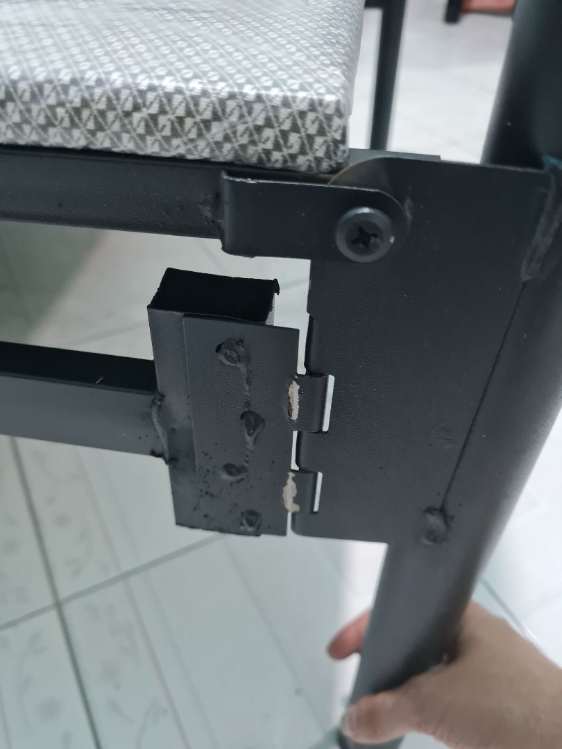 Lần đầu tiên mình đánh giá sp 1* vì đã tìm hiểu kỹ và mua những sp chất lượng kém quá, các chân và khớp nối rất yếu và mỏng manh, còn dập nổi chữ make in China nữa. Vừa mở ra đã rất thất vọng, mình muốn Tiki hỗ trợ trả hàng vì thật sự giá trị không xứng đáng với giá 1,8 triệu.