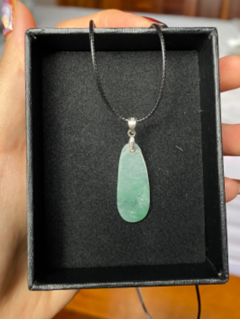 giao hàng rất nhanh, đóng gói kĩ, chất lượng sản phẩm tốt. đá rất đẹp. tôi hài lòng với sản phẩm và dịch vụ