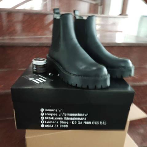 đôi giày này chấm cho 10/10 điểm lun. Đáp ứng hết các tiêu chí đẹp, chất lượng tốt. Combo thêm shop dễ mến, sẽ giới thiệu bạn bè đến mua của shop