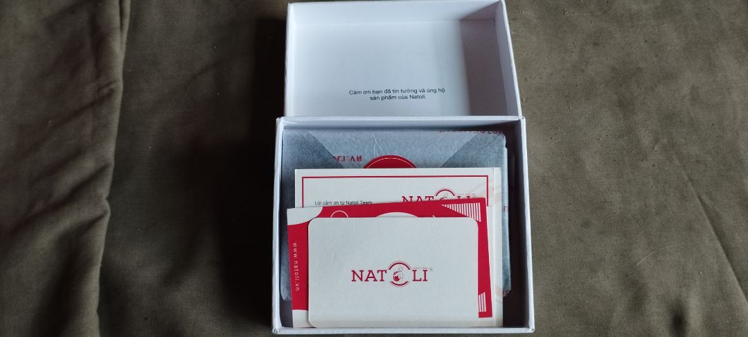 ví đẹp, đóng hộp đàng hoàng, đặc biệt có cả thẻ bảo hành nhưng không biết có bảo hành thật không