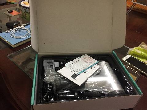 Hộp mới tinh xờ thích tay vô cùng, lúc dùng thì có một nút bấm để chỉnh chế độ tuy nhiên phải ấn hết một lượt thì mới tắt được máy. Lúc chạy máy rung đều, rất là đã, các đầu massage thì thích nhất dùng con 2 chạc. Máy cầm đầm tay, chắc chắn. Trong hộp có hướng dẫn sử dụng phiếu bảo hành. Khá là uy tín!!!