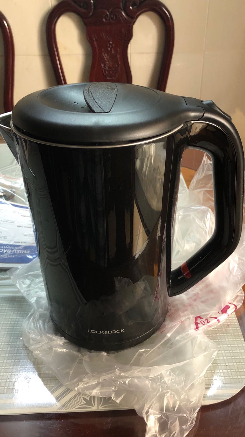 Giào hàng nhanh, đóng hộp cẩn thận, nhân viên giao hàng nói chuyện nhỏ nhẹ, lịch sự, tôn trọng KH.Có phiếu bảo hành, hướng dẫn sử dụng đầy đủ. Mẫu mã đẹp như trong hình quảng cáo, chất lượng sử dụng thời gian sẽ đánh giá sau. Có kèm quà tặng đúng như trong trích dẫn