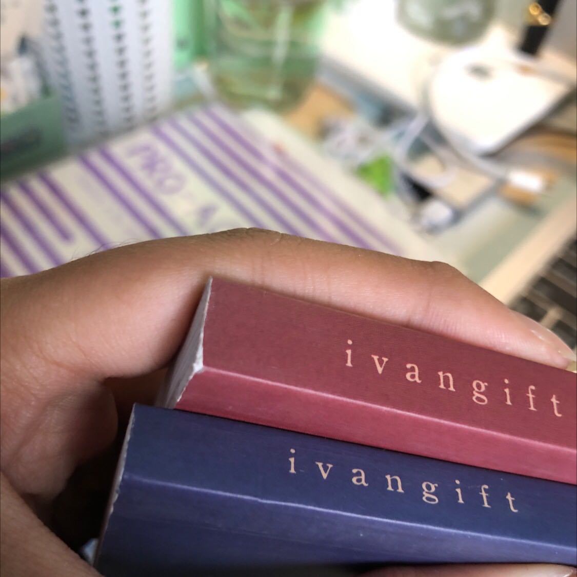 Giao e nhanh hơn dự tính :3 sách kh seal, kh bọc chống sốc, tổ độ sao mà nó df mỗi cuốn 2 góc :)) may mà chưa rách gáy kh chắc t khóc 🥲