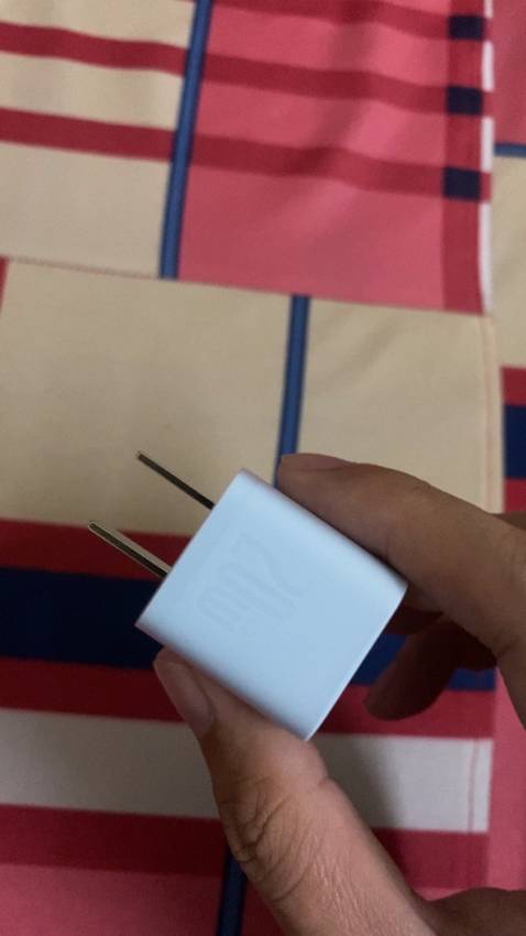 Củ sạc cầm nặng chắc tay, đẹp. Sạc cực nhanh, đã dùng được 3 ngày rồi, chất lượng tốt, không loạn cảm ứng khi sạc.