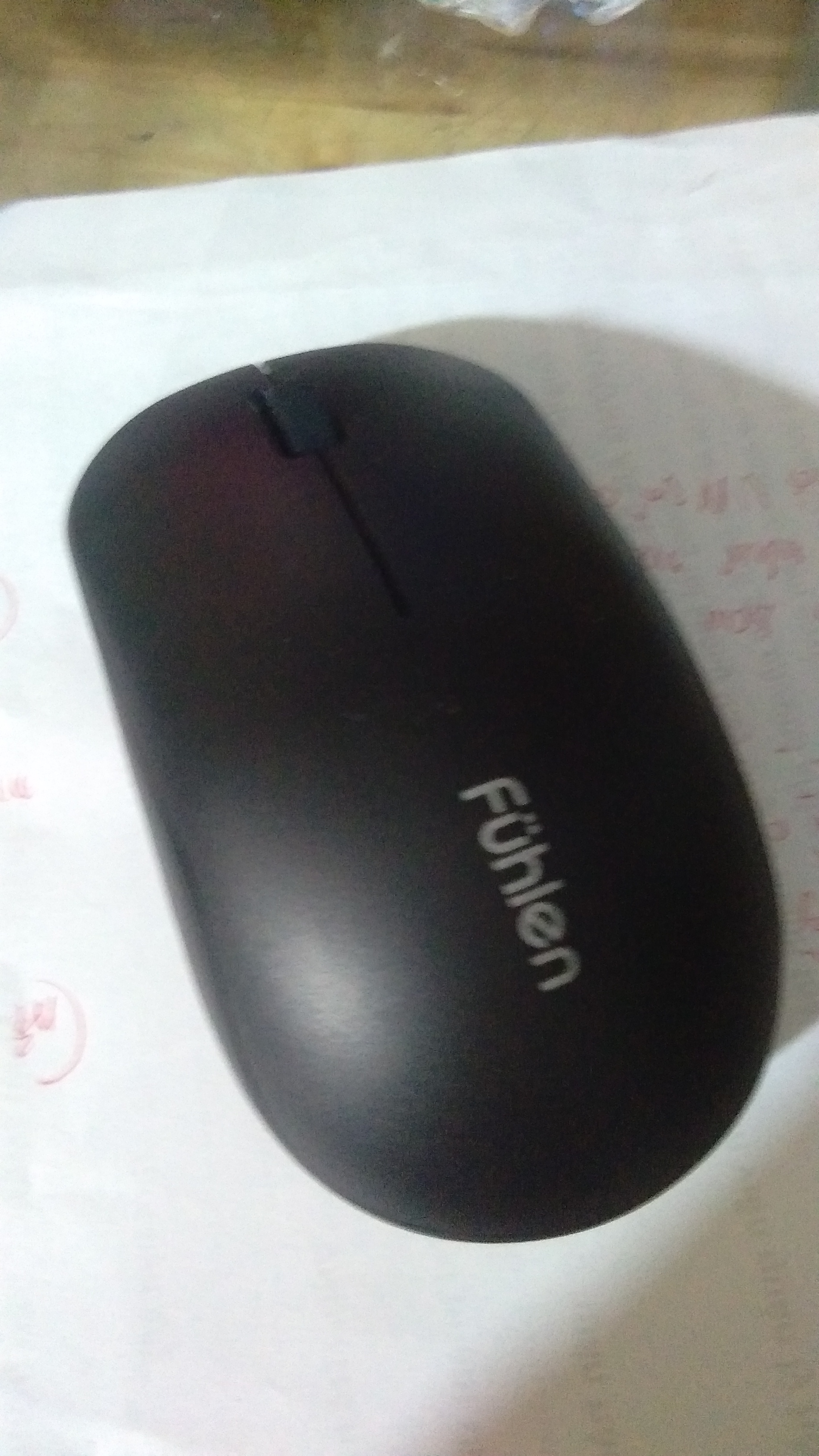 Lần đầu tiên mua hàng ở tiki, chuột được bọc kĩ, cẩn thận, giao hàng sớm hơn 1 ngày, anh shipper cực thân thiện, giảm giá hơn 50% nữa. Mình đọc thì thấy có guide book nhưng trong hộp sản phẩm lại ko có, khá hoang mang. Chuột có thiết kế đẹp, gọn nhẹ, về chất lượng thì mình chưa dùng nên chưa đánh giá đc.