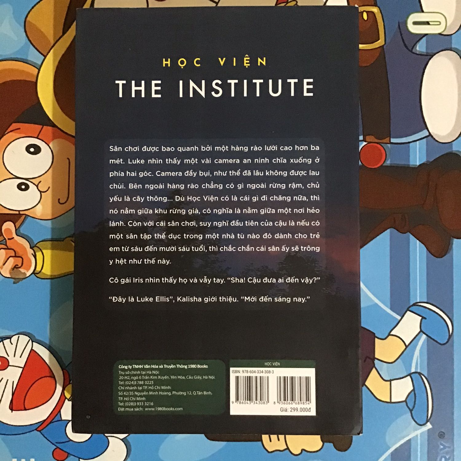 Tiki vẫn đóng sách như thường lệ,cuốn này to dày vừa khít hộp nên khi nhận hàng mình khá lo lắng bị móp,rất may k bị sao,chỉ hơi quăn chút gáy nhưng chắc do bảo quản chứ k phải do vận chuyển. Cuốn này là một trong những cuốn ít giảm sâu,nên khi giảm 50% lại kết hợp mã giảm 20k/ đơn 119k của ngày thứ 2 ngày hội bookclub nên mình hốt luôn,tính ra cũng giảm đc trên dưới 60% thế này là ổn