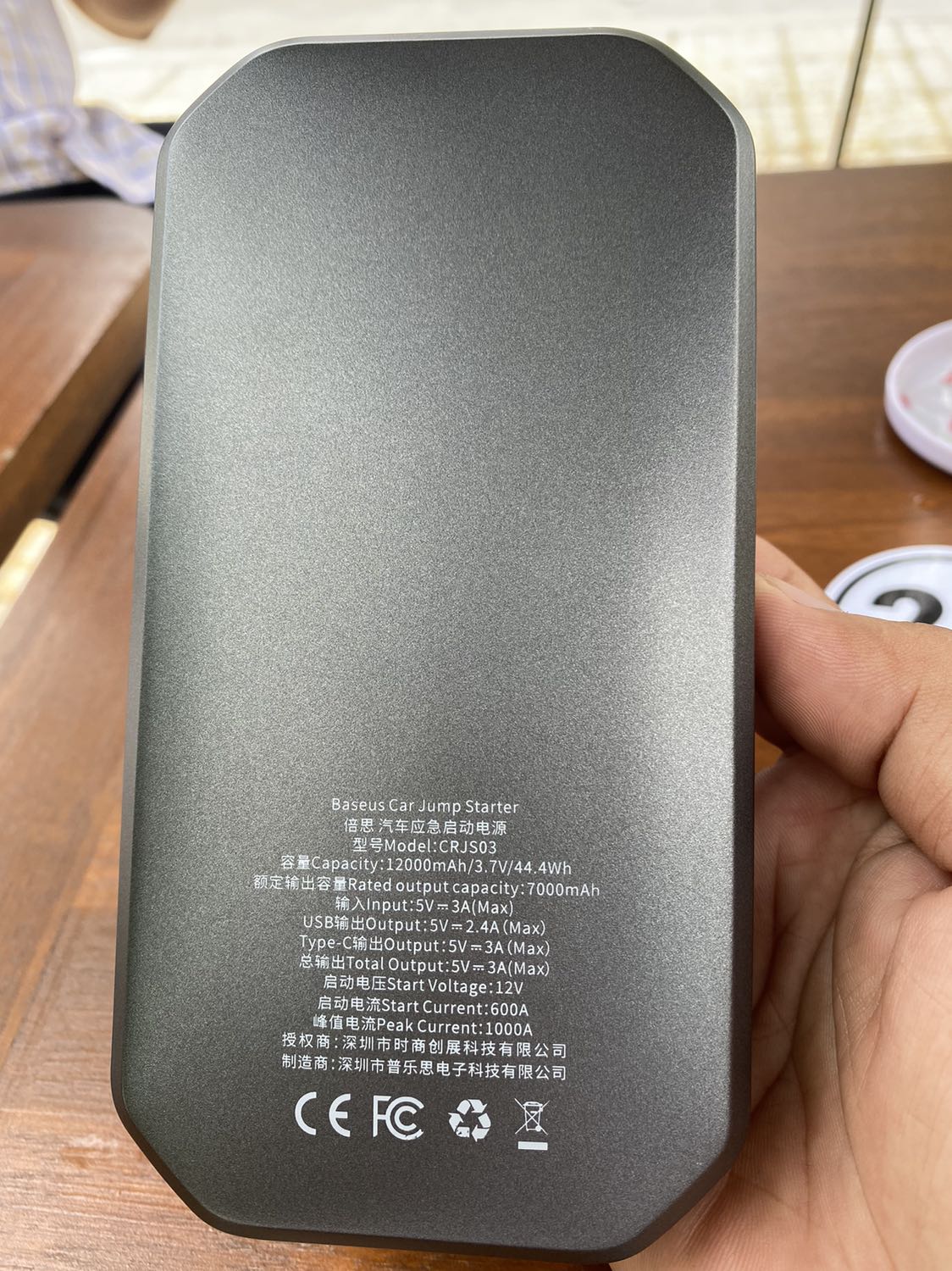 Mua về khui hộp ra lưng bin bị trầy xước, bin sạc đầy 100% xong, mở đèn bin lên xem bin tụt còn 80% , vậy thì có kích bình nỗi không cả nhà, thất vọng quá