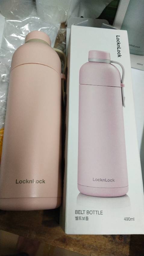 Màu sắc trẻ trung. Ship nhanh, chất lượng bình gia công khá kĩ, tuy nhiên nhược điểm là đế bình bằng nhựa cứng nên dễ bị trượt đổ khi để trên mặt bàn. Còn lại ok giá tốt.