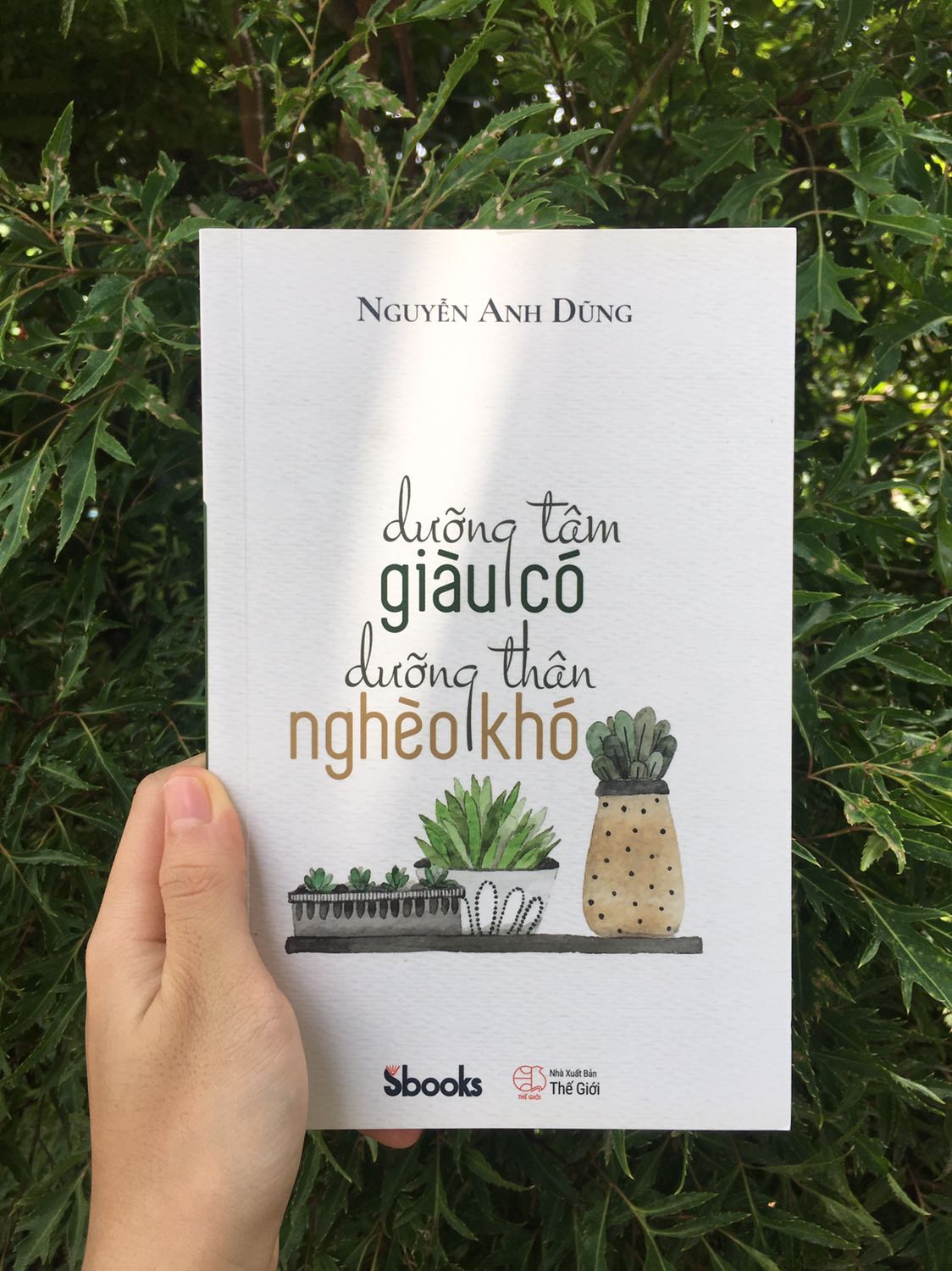 Mình mua đúng đợt sale 81% nên cuốn này chỉ còn 19.000 (giá bìa 98.000) mặc dù mua với giá rất rẻ như vậy nhưng mà chất lượng là 5 sao nha... sách mới toanh luôn ạ...? mới đặt hôm qua mà nay đã có hàng luôn rồi... Tiki làm việc nhanh quá đi...?