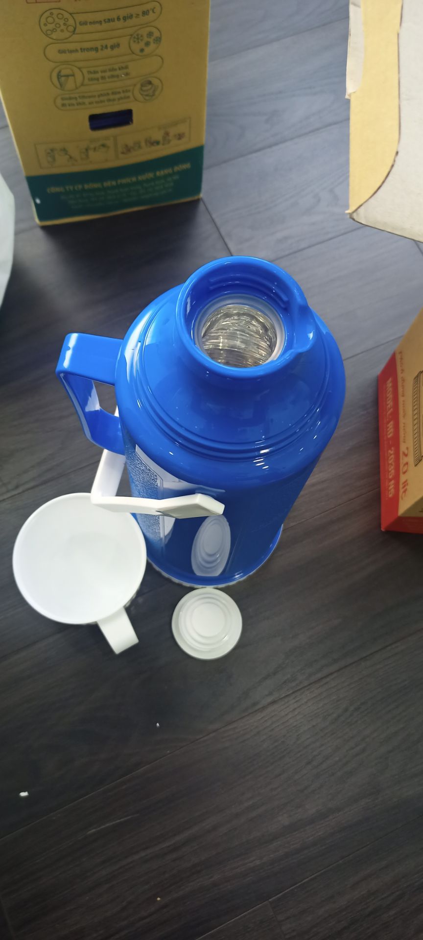 Cảm ơn shop giao hàng siêu nhanh, bình rất đẹp nhỏ gọn xinh xinh , đóng gói cẩn thận shop rất có tâm... sẽ tiếp tục ủng hộ shop.