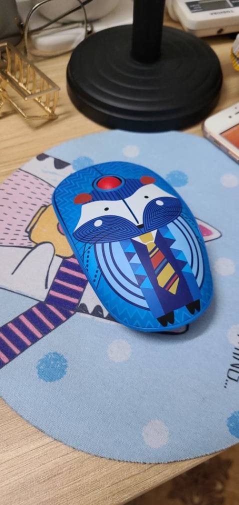 Giao hàng nhanh, lót chuột êm và màu siêu xinh luôn ạ, rất hợp với bé chuột của mình đang xài =))