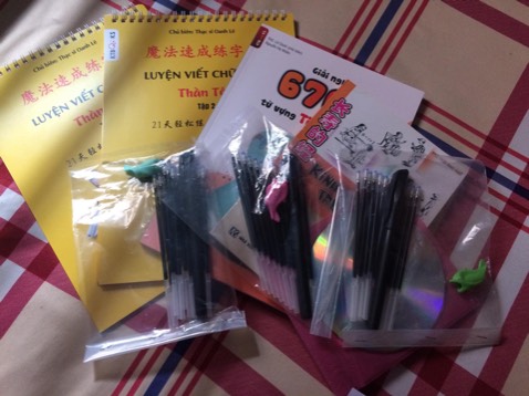 100/10, quá êm quá xịn, hông bt nói s nữa mà nhìn chất lượng lắm, giao hàng nhanh có 2 ngày tới r, mở hàng ra thấy đẹp lắm có hứng học, giá còn rẻ so với hàng nữa, còn được tặng kèm quà, nch là nên mua ko uổng miếng nào.