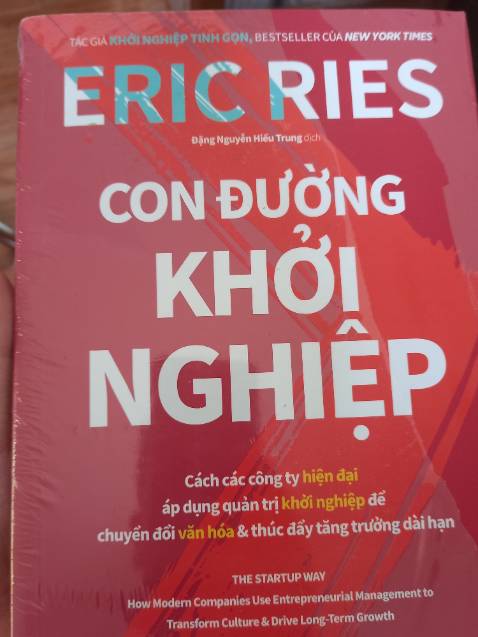 Sách bìa đẹp , nhưng phần chữ in khá mờ ,như kiểu làm lậu ,chất lượng chữ khá kém .