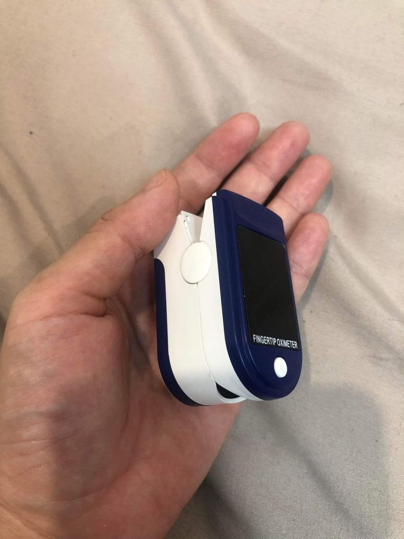 máy mở không lên, nhà có người bệnh mới cần mua mà không dùng được, phí tiền lại mất thời gian