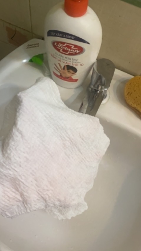 Đóng gói ổn, chất lượng khăn tốt, mềm, êm. Khăn nén chất vải dày, thấm hút nhanh lắm. Đáng tiền lắm nhe. 
Bị lỗi chính tả trên bao bì nha chủ shop. Nhưng cũng không ảnh hưởng gì, viên nén nén chặt chắc lắm, okela nha.