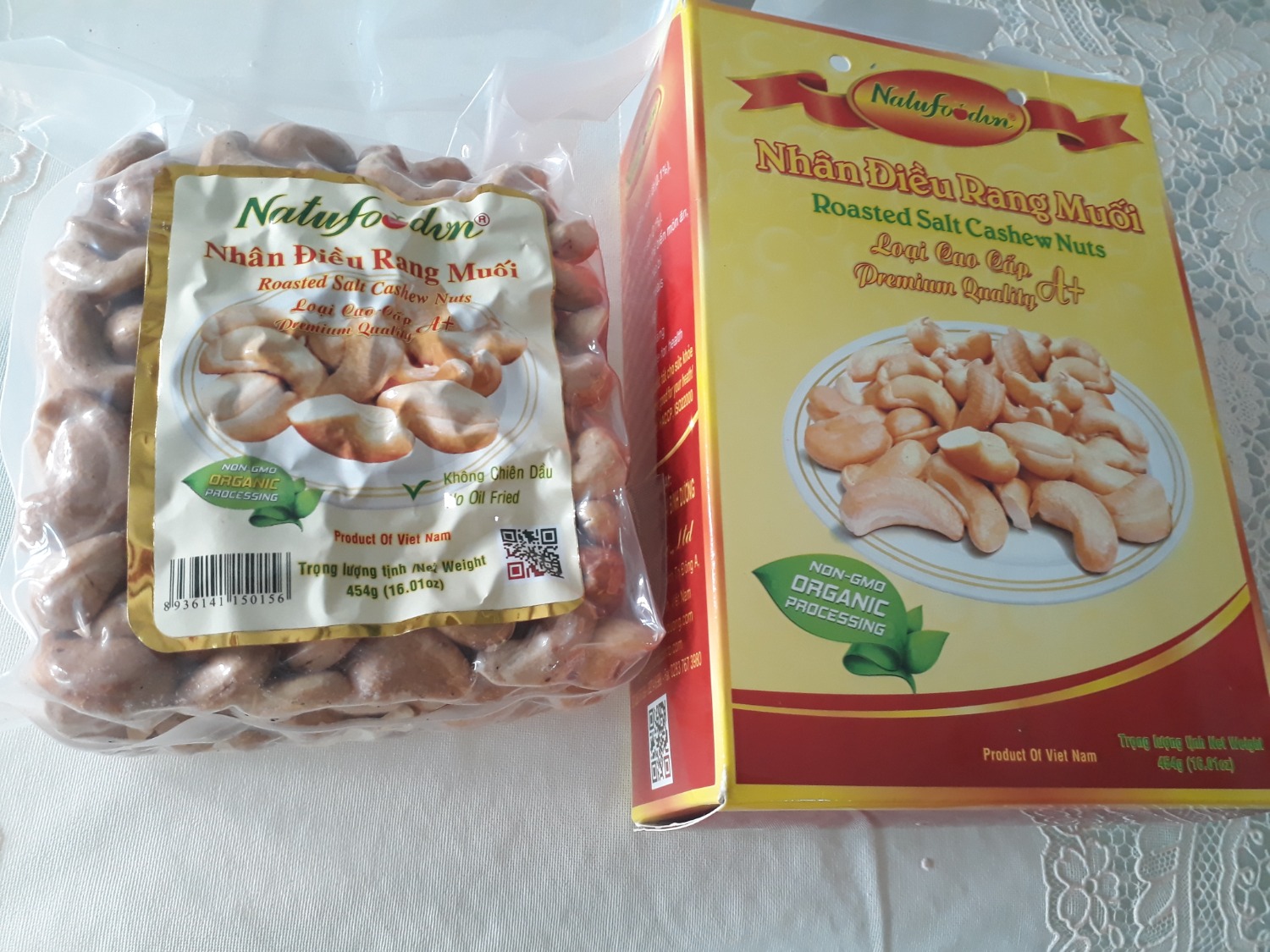 hàng giao nhanh, đóng gói kỹ
sản phẩm đóng gói đẹp,có kèm hộp giấy, nhìn sang hơn, làm quà biếu tuyệt vời luôn, 
hạt điều ngon, cảm ơn shop.