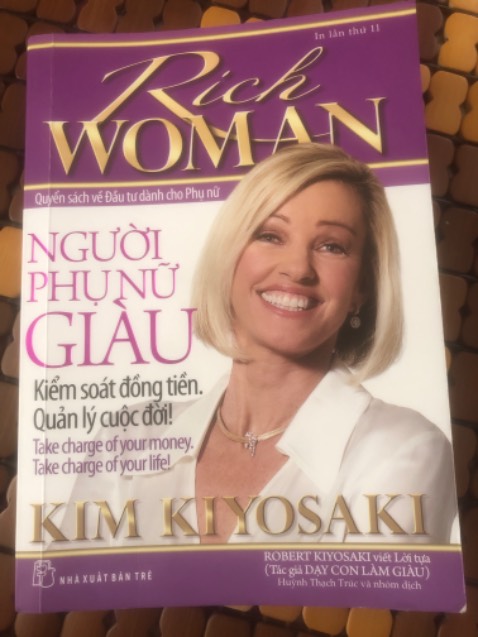 Nội dung sách hay nha bạn, hướng dẫn cho phụ nữ tư duy độc lập về tài chính và những bước khởi đầu như thế nào để trở thành 1 nhà đầu tư. Sách in rõ ràng, chuẩn, tuy nhiên giấy k được đẹp lắm nhé