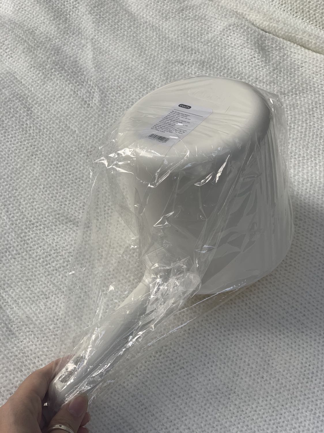 Sản phẩm khá đẹp, màu trắng mình cũng thích. Cầm khác hẳn mấy loại thường