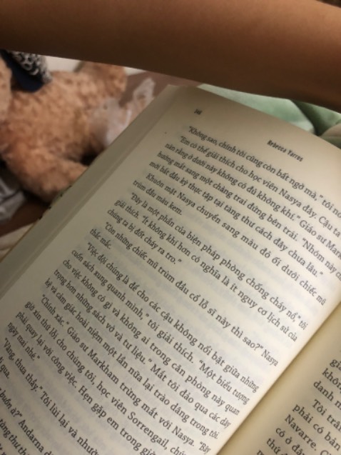 Sách siêu đẹp ạ! Cảm ơn Trẻ đã thầu series này huhu bản dịch cứ phải gọi là xuất sắc luôn ạ! Mong trẻ sẽ mau mau ra p3 của bộ truyện này ạ! Cảm ơn Trẻ rất nhiều vì đã ambg lại trải nhiệm tuyệt zời cho ng đọc