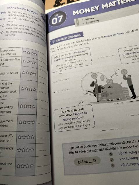 Đóng gói rất cẩn thận, giấy đẹp, màu mực in rõ nét, giao hàng siêu nhanh luôn ạ. Về nội dung sách thì siêu chất lượng luôn, có mã QR để quét audio phần listening, rất xịn ạ