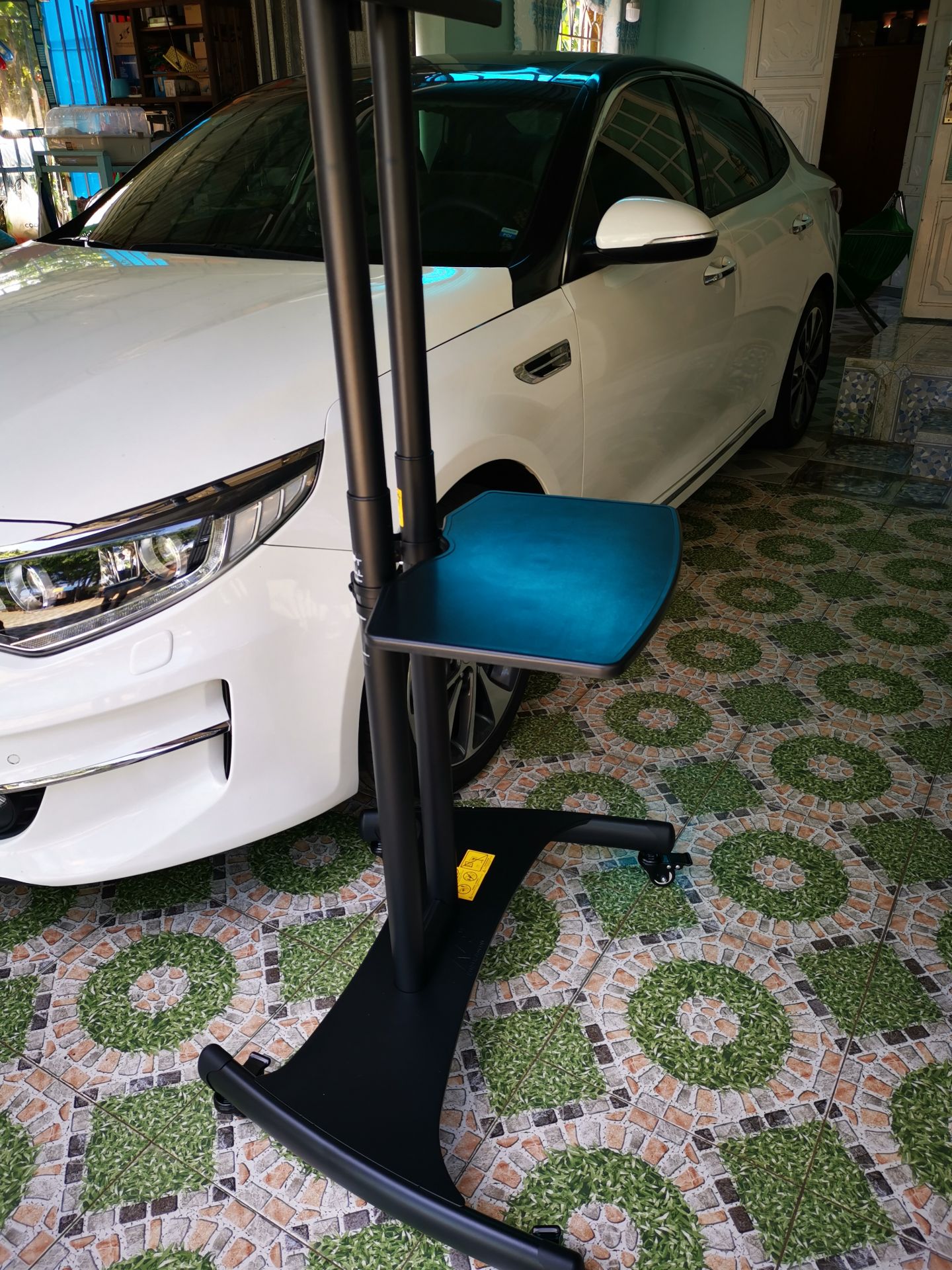 Sản phẩm cứng cáp,chắc chắn, mẫu mã đẹp giao hàng nguyên seal, chính hãng,dễ lắp ráp. Cám ơn Shop!
    Tuy nhiên, góp ý với nhà sản xuất nên thiết kế lại khay ở giữa cho dễ lắp ráp hơn, làm thêm vài nắp nhựa để lắp các lỗ thông hơi ở tấm đế chống côn trùng, bụi bặm.., phần gắn thêm trên đầu giá treo không có trong HDSD nhé Shop?! 
  Nhân viên giao hàng không được thân thiện cho lắm! 
   VeryGood, cho 5 sao nhé!