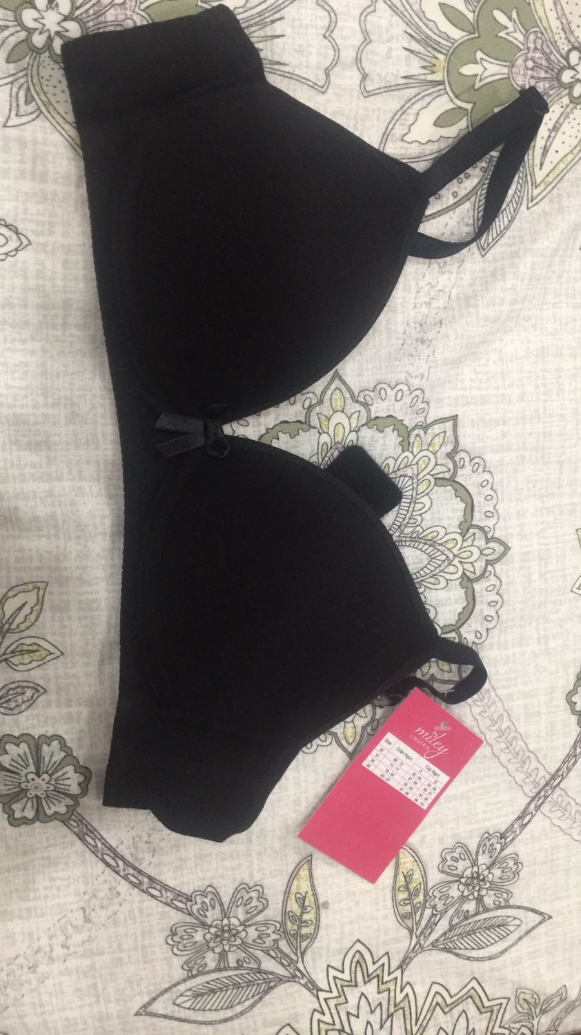 Hàng chất liệu đẹp, ôm, giá hợp lý! Mình hay mặc quần miley, lần đầu mua áo và rất hài lòng!