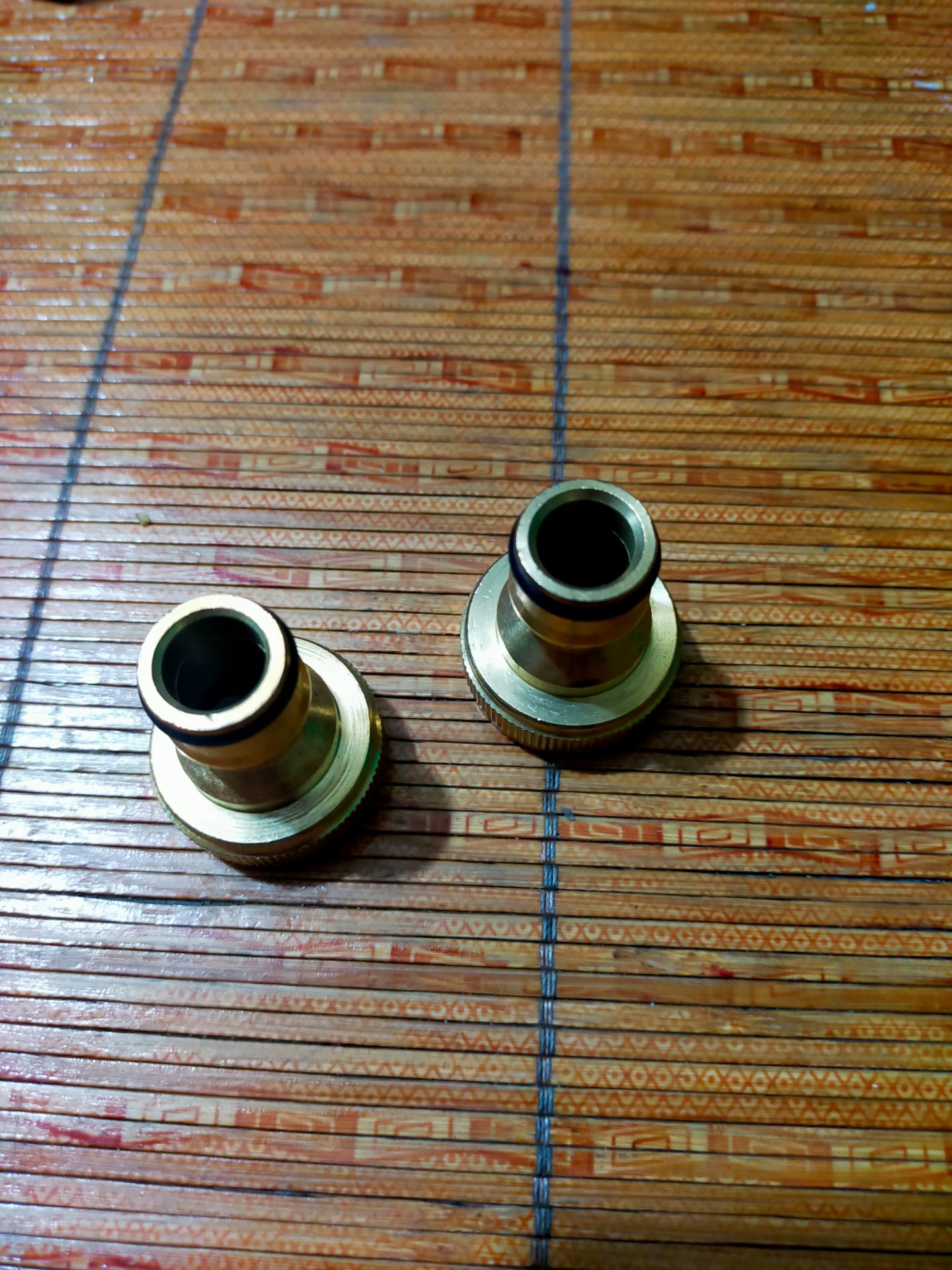 đặt mua 2 bộ gửi cho 2 cái đầu này ko biết lắp vào đâu bán hàng như đầu ...