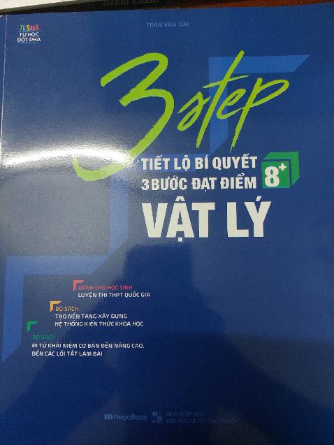 Sách giao nhanh, không cong tróc, lý thuyết được trình bày ngắn gọn, bài tập trình bày chi tiết, có đáp án cụ thể, điểm mình ưng nhất là các dạng bt phân chia rõ ràng phù hợp với từng mức điểm giúp mình ko còn phải vất vả khi tìm từng dạng bài phù hợp với mức điểm của mình.