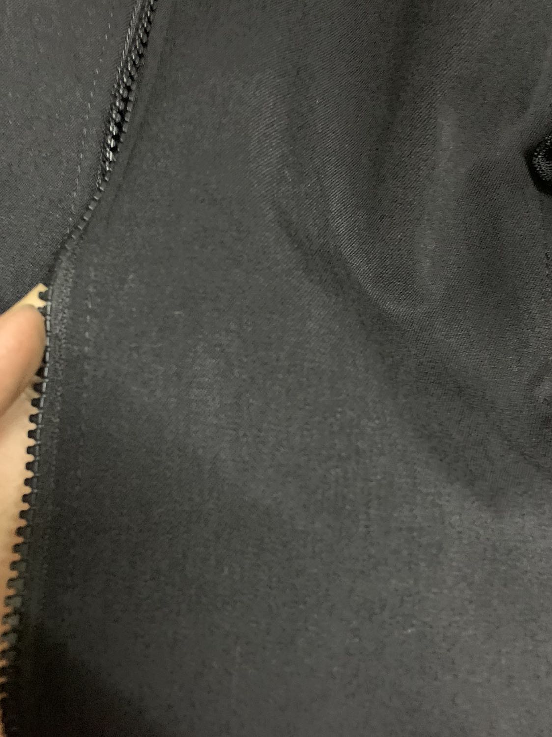 Áo đẹp, quá chất lượng so với giá.
Chất vải kaki đẹp, có một vài sợi chỉ thừa nhưng ko vấn đề gì.
5 sao