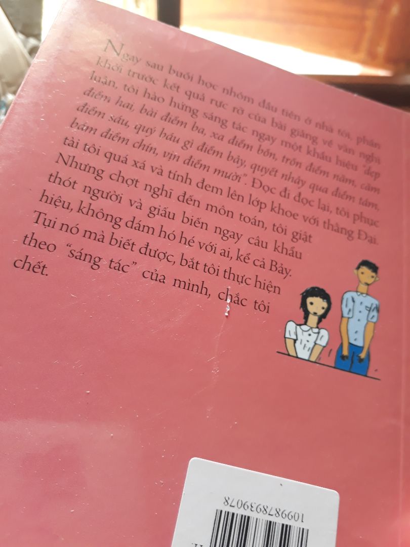 hơi thất vọng một chút về khâu đóng gói. Tại thường sách của Nhà Xuất Bản Trẻ luôn có một lớp bao mỏng phía ngoài mà đây thì hông có gì bảo vệ cả... còn lại thì không vẫn đề gì