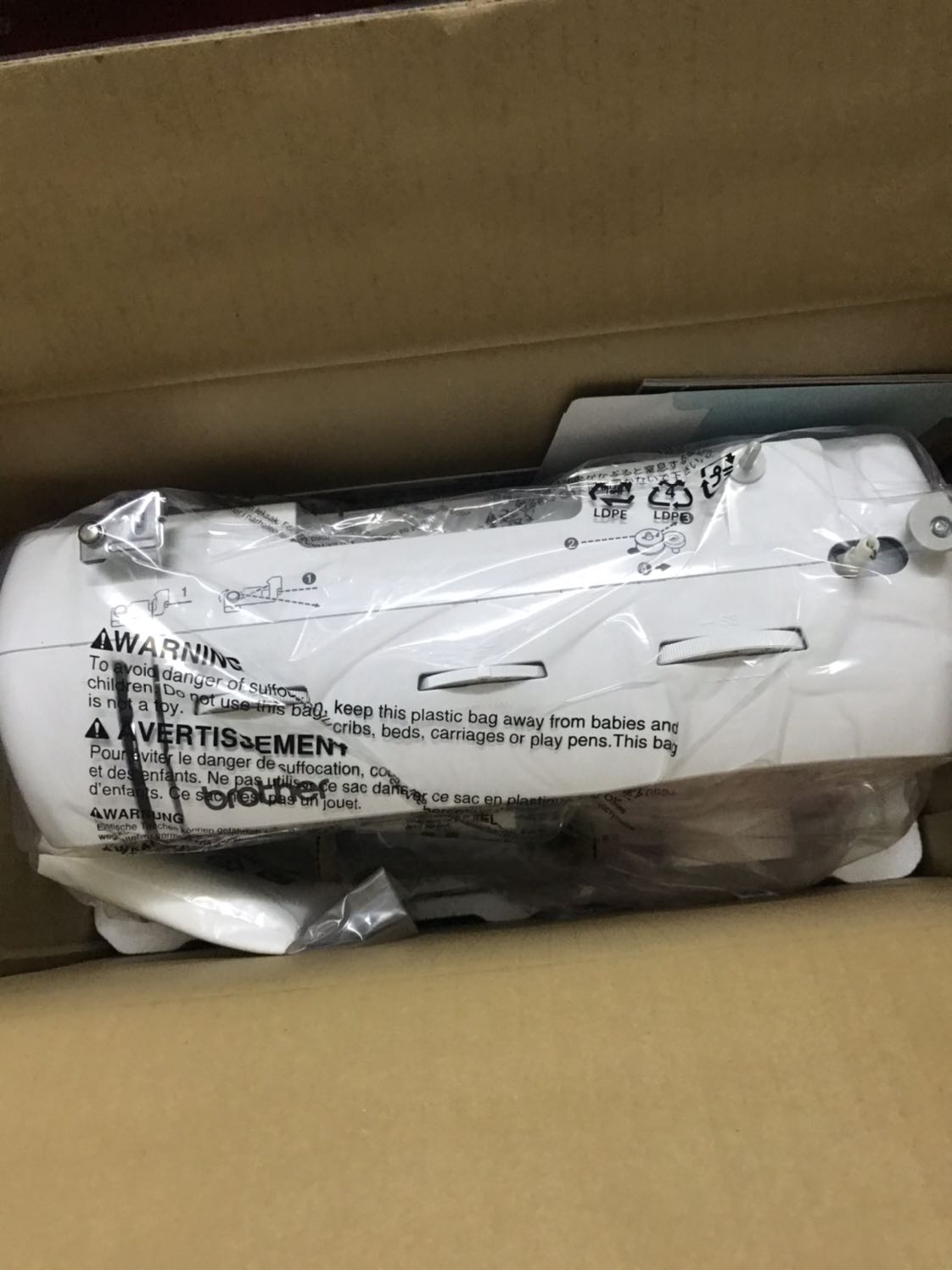 Đã nhận máy hôm nay, dùng thử thấy ok phù hợp với nhu cầu gia đình. Sản phẩm được đóng gói đảm bảo. Hiện chưa có thấy lỗi gì từ sản phẩm. Bộ phụ kiện chụp ko biết đã đủ hết chưa nữa ?