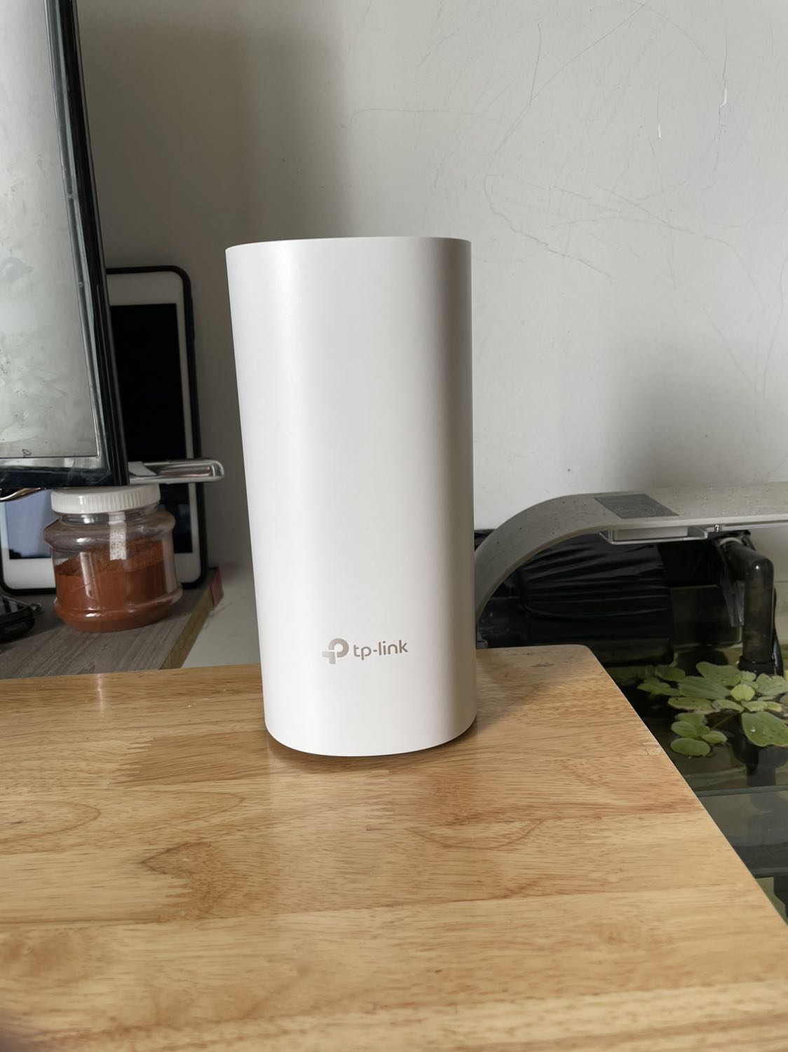 Nhà mình 1 phòng khách, 2 phòng ngủ, có nhiều tường bê tông chịu lực, nhưng chỉ mua dòng E 2 pack mà xài sóng sánh căng đét.
Quá ưng