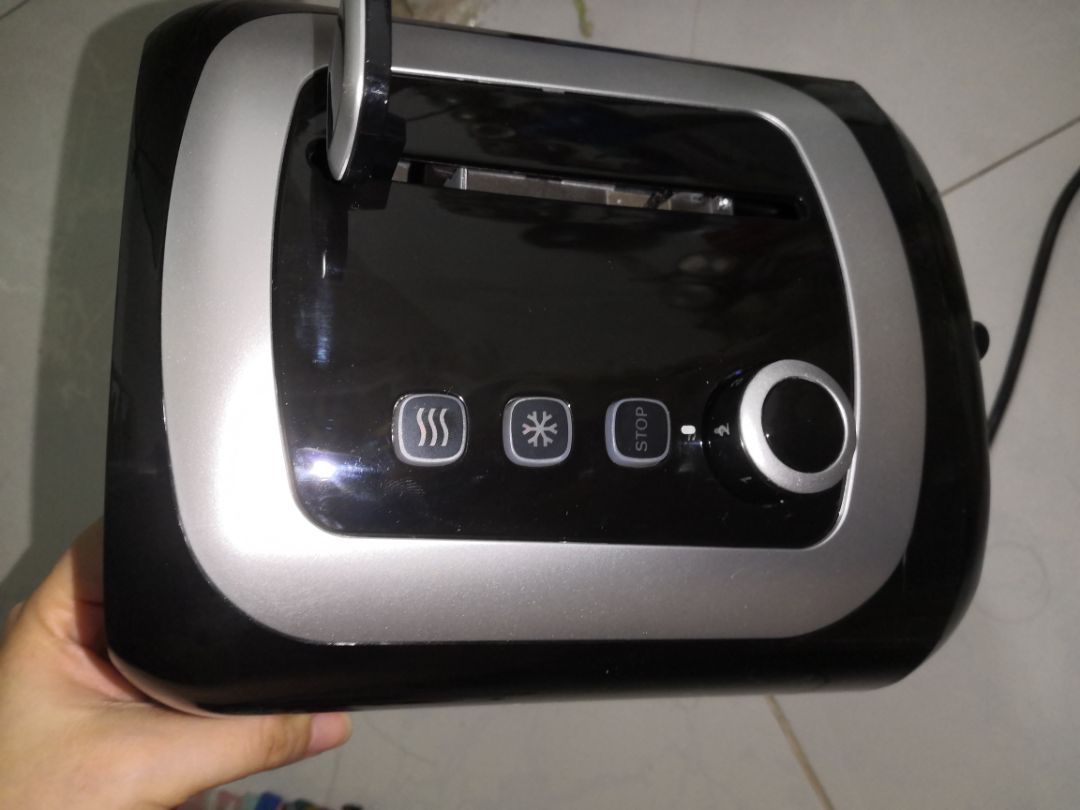 Xài thấy ok. Đúng là có nghe mùi nhựa khi nướng. Nhưng bánh mì khi ăn không nghe mùi gì. Thơm thôi. Màu đen nhìn sang.