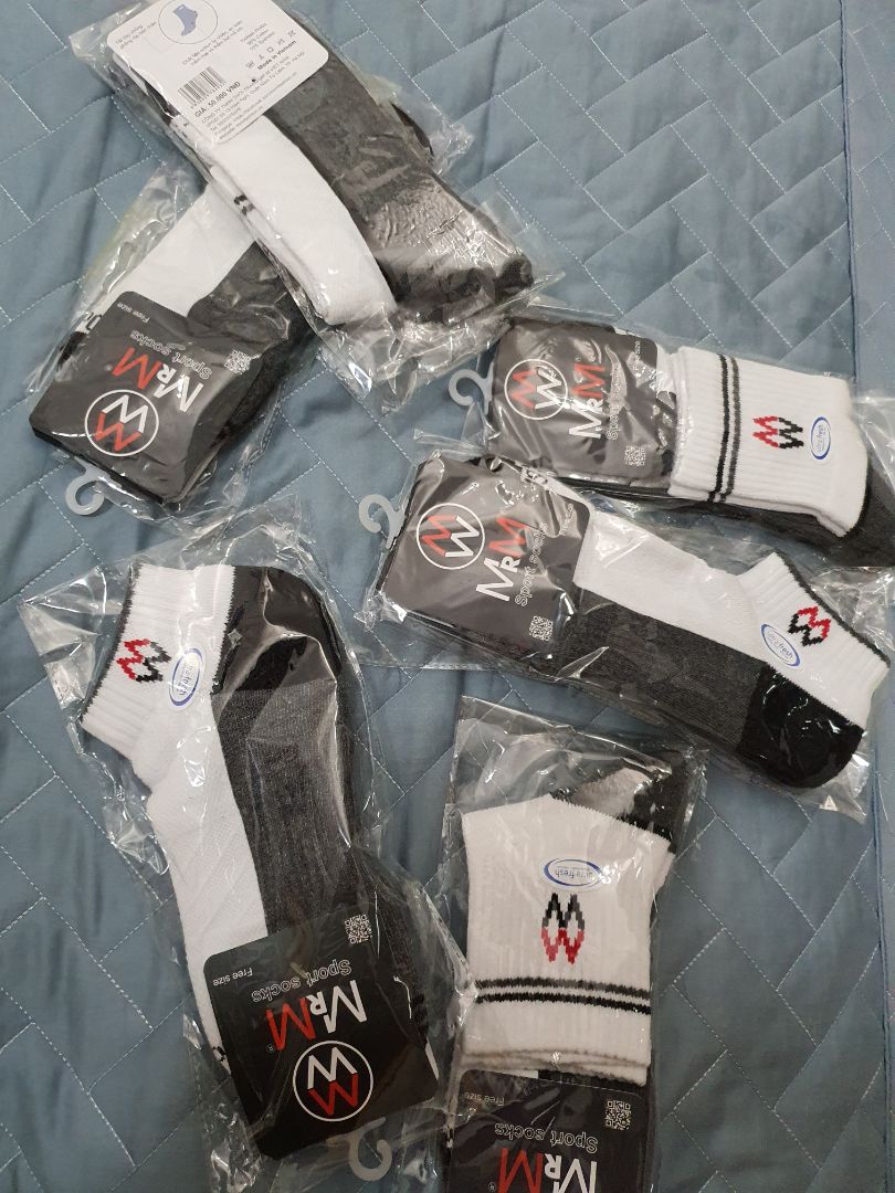 Hài lòng với sản phẩm Combo 5 Đôi Tất Vớ Nam Thể Thao Cổ Dài Mix Màu Thương Hiệu MRM FASHION - Ghi & Trắng - Free Size?