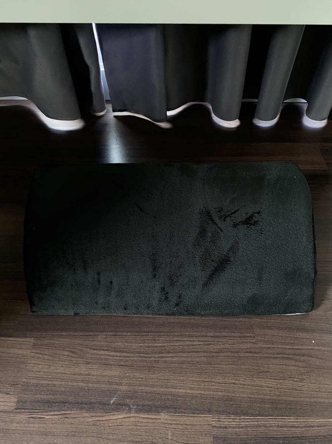 Giao hàng đúng mẫu mã, đúng hẹn. Gối kê rất êm, tiện dụng.