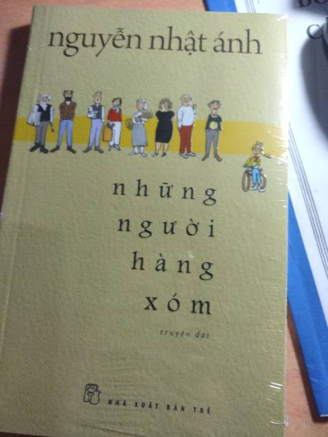 Híc lần đầu tiên mua mà hơi thất vọng nhẹ, hộp giao tới mà ko có bất cứ cái j để chèn, ko có bao sách( này thì mik ko rõ vì đây là lần đầu mua) may mắn là sách ko bị xước hay cong j hết. Nhưng lại nhận đc hàng khá nhanh chỉ trong vòng 2 ngày Híc lần đầu tiên mua mà hơi thất vọng nhẹ, hộp giao tới mà ko có bất cứ cái j để chèn, ko có bao sách( này thì mik ko rõ vì đây là lần đầu mua) may mắn là sách ko bị xước hay cong j hết. Nhưng lại nhận đc hàng khá nhanh chỉ trong vòng 2 ngày