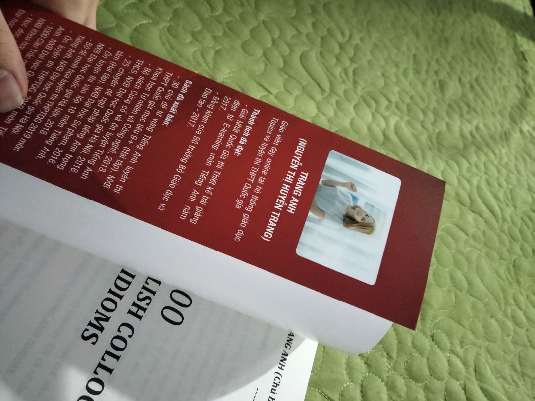 Sách của cô Trang Anh thì đỉnh rồi, mình có rất nhiều sách của cô Trang Anh, những kiến thức trong sách đều rất dễ hiểu và logic, sau mỗi phần nhỏ của kiến thức sẽ có bài tập trắc nghiệm luyện tập luôn, quyển này cũng vậy.