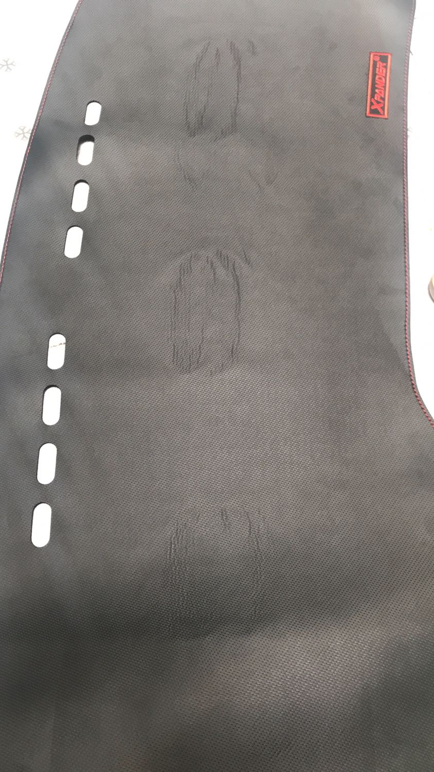 Giao hàng nhanh, nhưng shop bẻ gãy nhét vô thùng do ngắn hơn nên bị nhăn nhúm mặt da rồi... góp ý nên cuộn tròn cho vào túi nylon nhiều lớp thị ok