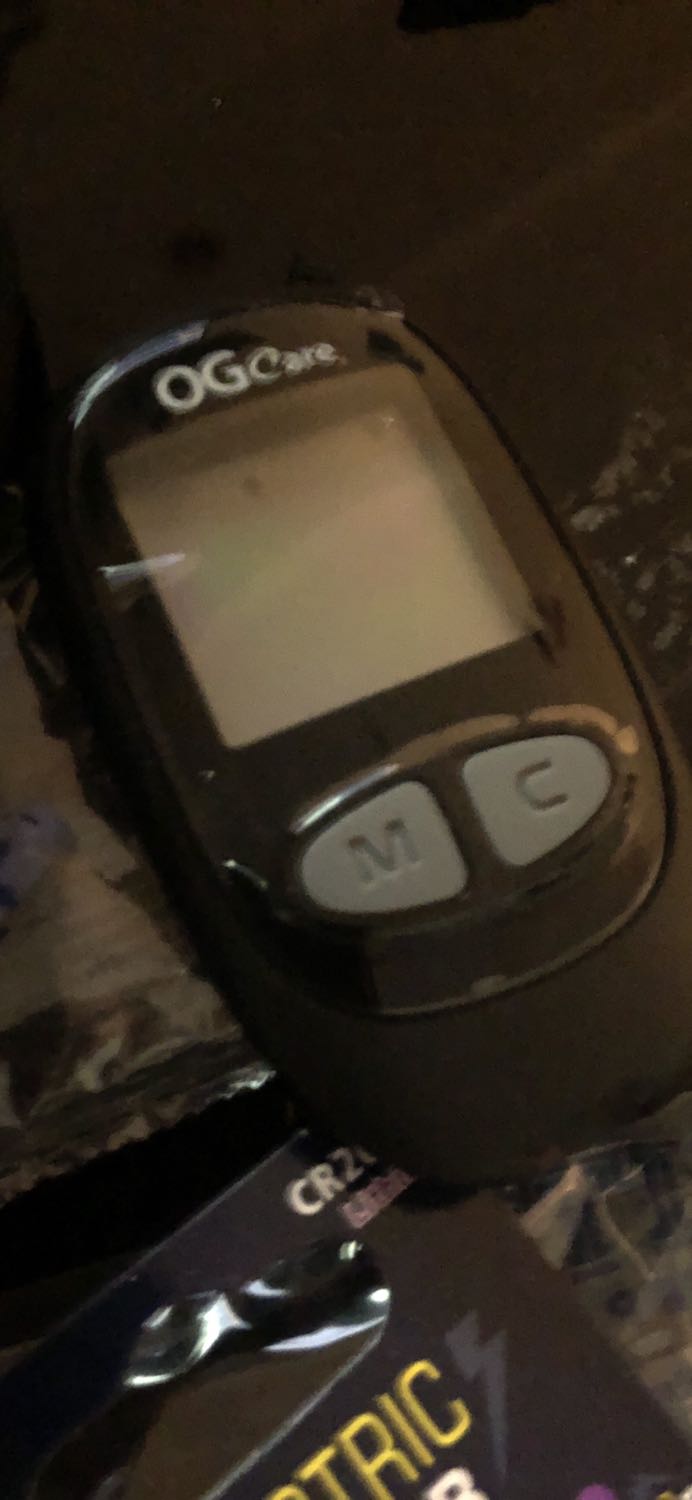 Đã *** thử 4 lần. Bị sai kết quả 1 lần, có thể do cách lấy mẫu ko đúng. Còn lại máy chạy mượt, tương đối chuẩn. Mua đc taqjng kèm 25 que ***