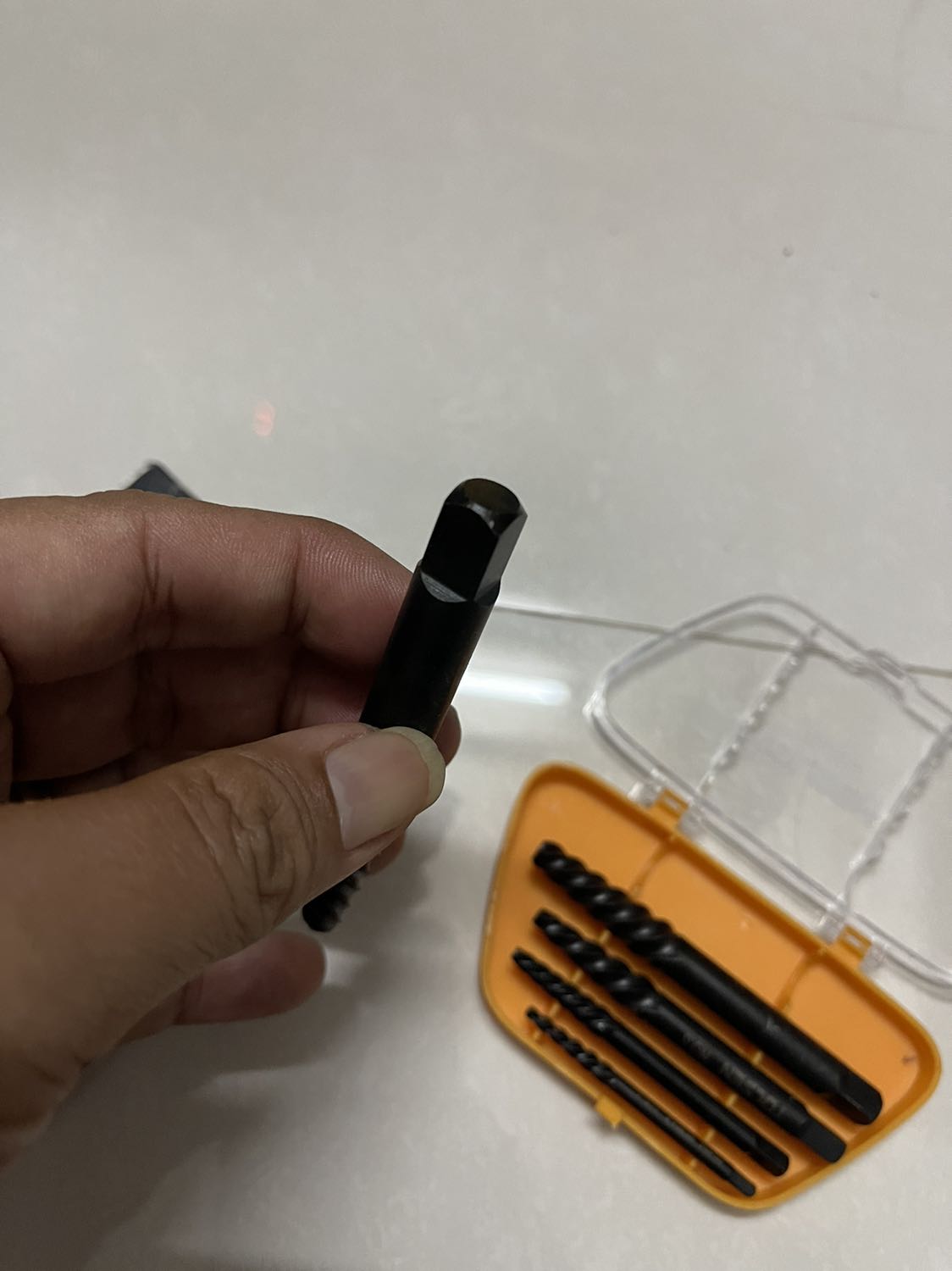 Sản phẩm ok. Tuy nhiên mình đặt mua loại mũi khoan 3 chấu có thể sử dụng cho máy khoan mà shop giao lộn loại xài cho tay taro. Không biết tiki có hỗ trợ mình đổi lại không ?