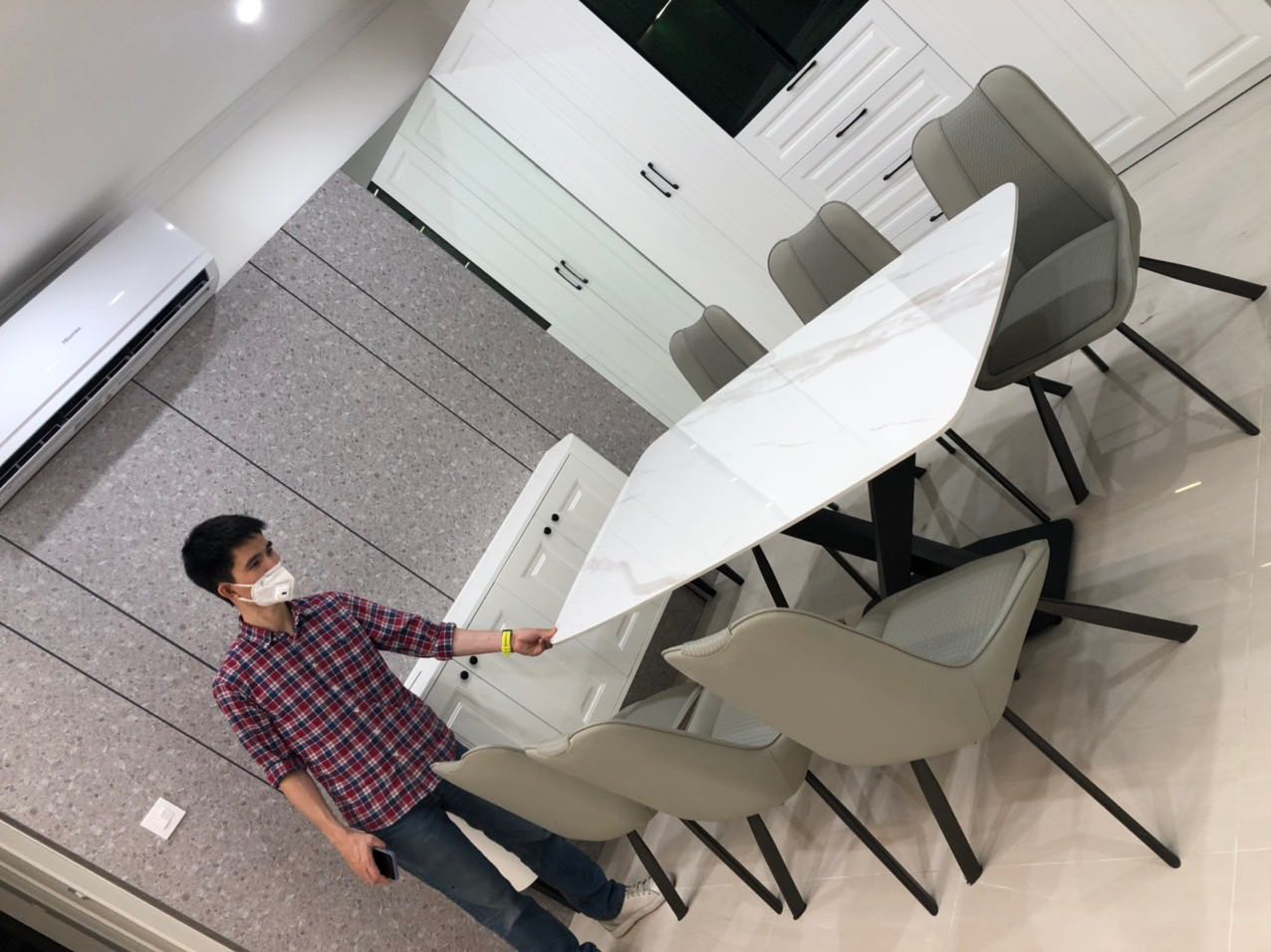 Bạn shop tư vấn nhiệt tình, gửi thông tin đầy đủ. Bộ bàn nghế mình rất ưng với chi phí bỏ ra, giá cả cũng rất cạnh tranh.