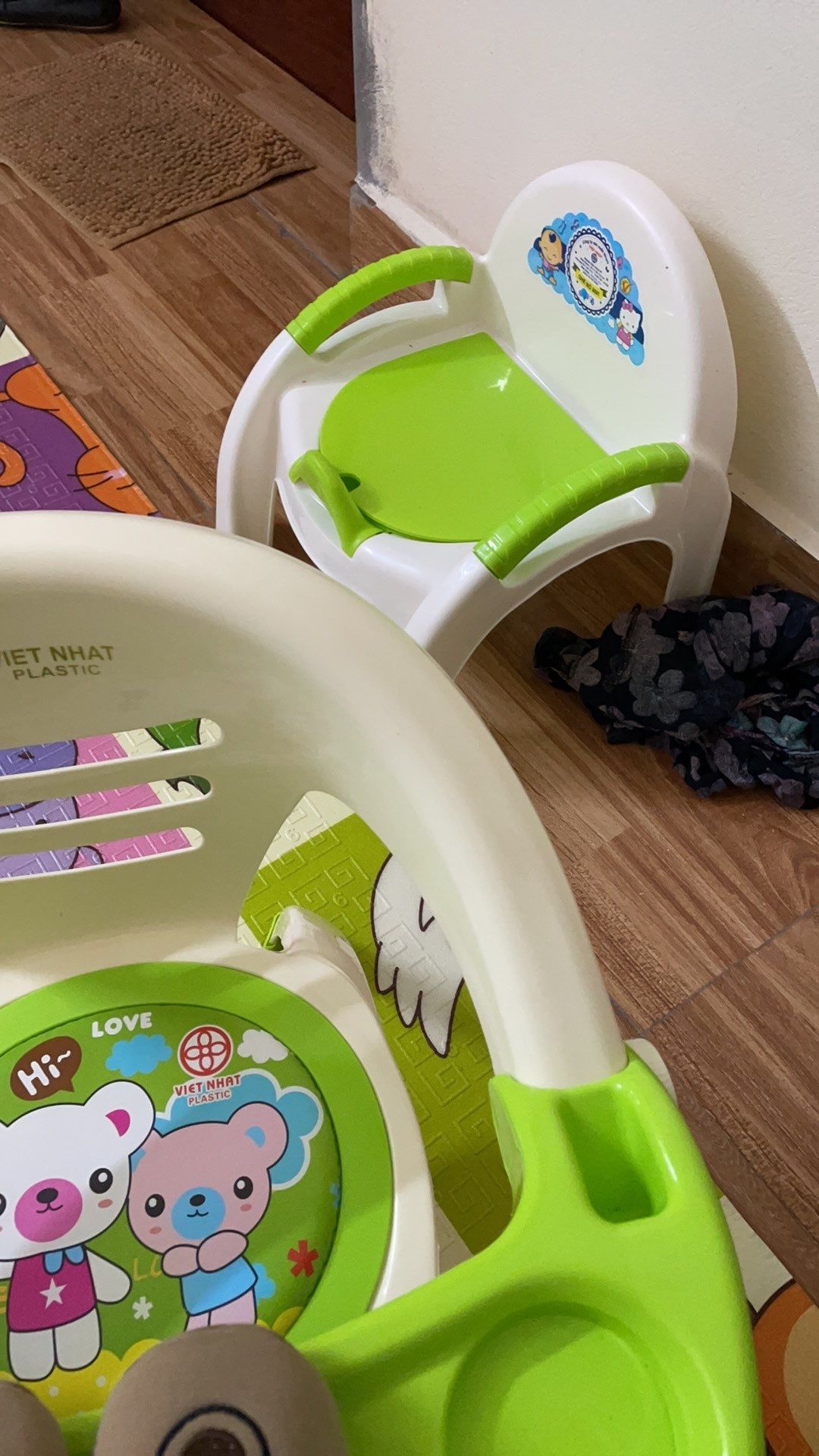 Ghế chắc chắn lắm luôn, hàng chuẩn chính hãng, đẹp, rất phù hợp cho bé tập ăn Ghế chắc chắn lắm luôn, hàng chuẩn chính hãng, đẹp, rất phù hợp cho bé tập ăn